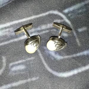 Cufflinks